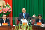 越南政府总理阮春福在会议上发表讲话