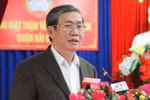 越共中央政治局委员、中央书记处常务书记丁世兄回答岘港市选民的问题（图片来源：越通社）