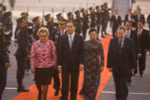 越南国家主席陈大光和夫人抵达秘鲁（图片来源：越通社）