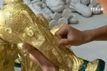 越南产的世界杯金杯模型颇受欢迎