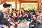 白裤瑶族致力保护土锦布手工编织业