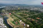 缤纷多彩的热气球点缀越南顺化市天空
