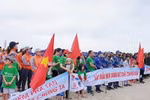 越南海警力量同居民携手展开海滩清洁活动