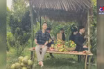热爱民族音乐的岱依族年轻人