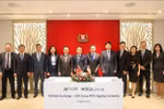 出席谅解备忘录签字仪式的代表们。图自越通社
