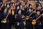 天曲、天琴群演。图自越通社