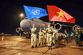 七号二级野战医院官兵在出色完成联合国南苏丹特派团维和任务后荣归故里。图自越通社