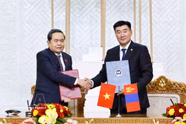越南国会与蒙古国议会签署合作谅解备忘录。图自越通社