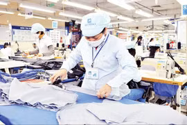出口纺织品生产活动。图自人民报