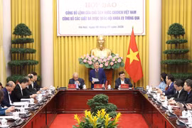 关于12部法律的国家主席令发布。图自越通社