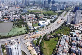 位于胡志明市东大门的重要立交桥——安富立交桥项目施工现场。图自越通社