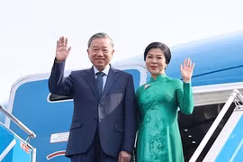 越共中央总书记苏林和夫人启程对大韩民国进行国事访问。图自越通社