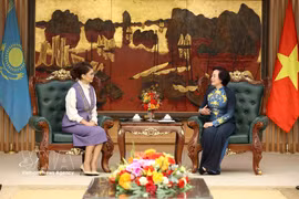越南政府副总理范氏清茶会见哈萨克斯坦副总理兼文化和信息部部长阿伊达·巴拉耶娃。图自越通社