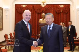 越共中央总书记、国家主席苏林会见国际足联主席因凡蒂诺。图自越通社