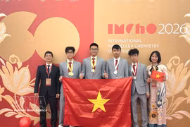 4名越南学生在门捷列夫国际化学奥林匹克竞赛中全部夺牌。图自越通社