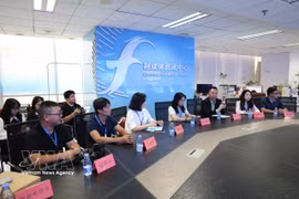 福建新时代国际传播中心有限公司总经理赖晗出席座谈会并发表讲话。图自越通社