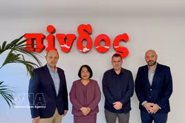 范氏秋香大使造访希腊两家顶尖大型食品加工企业。图自越通社