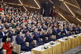 越共中央总书记苏林和诸位领导同志出席活动。图自越通社
