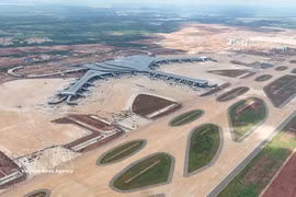 隆城机场多项重点工程项目加速冲刺。图自越通社