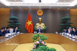 越南政府总理黎明兴与加拿大总理马克·卡尼通电话。图自越通社