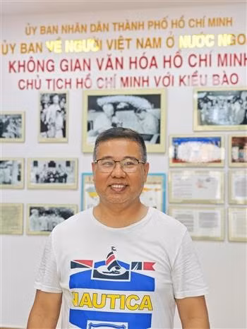 thong-nhat-dat-nuoc-kieu-bao-huong-tron-trai-tim-ve-to-quoc-8005067.jpg