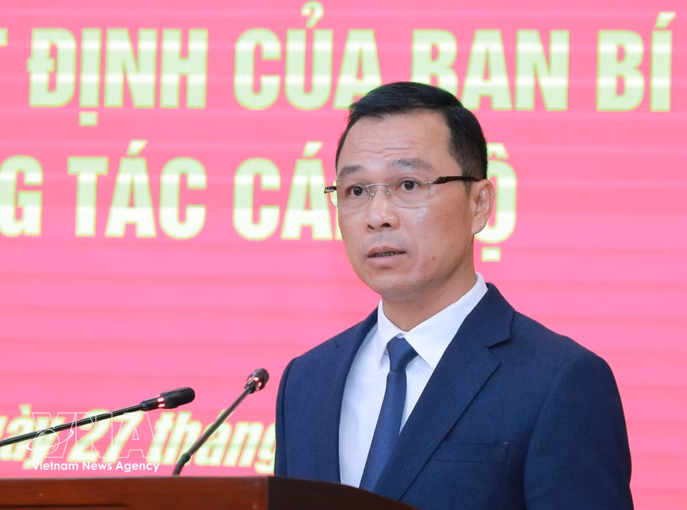 vnanet-potal-thanh-hoa-cong-bo-quyet-dinh-cua-ban-bi-thu-ve-cong-tac-can-bo-8915117.jpg