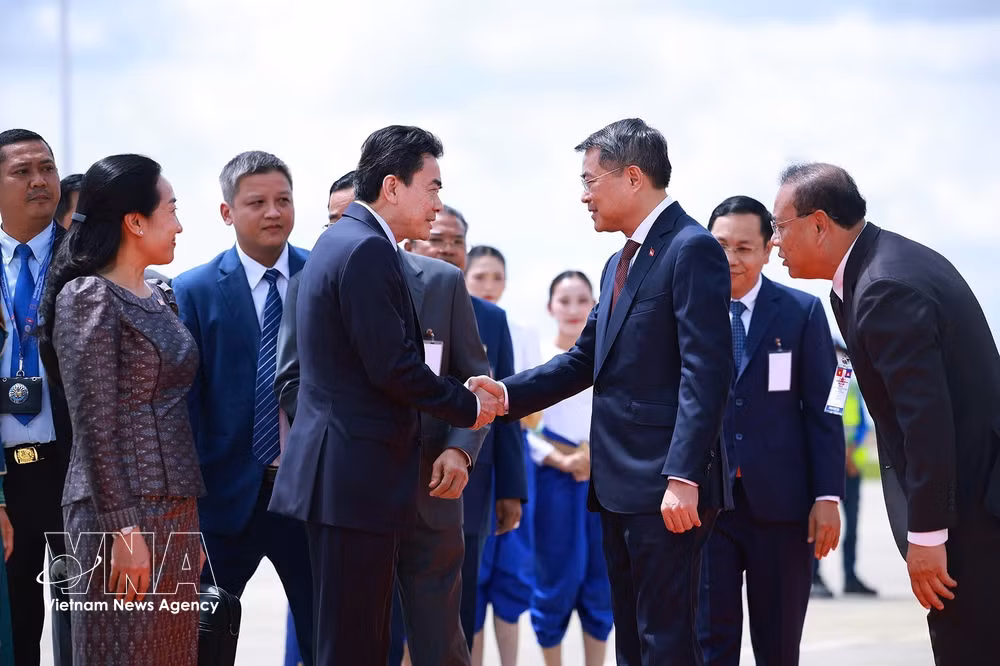 vnanet_potal-thu-tuong-le-minh-hung-bat-dau-tham-chinh-thuc-vuong-quoc-campuchia-9076360.jpg