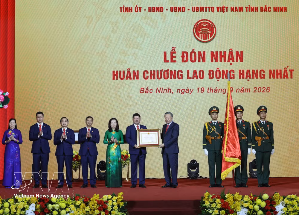 vnanet_potal-tong-bi-thu-chu-tich-nuoc-to-lam-du-le-cong-bo-nghi-quyet-cua-quoc-hoi-ve-thanh-lap-thanh-pho-bac-ninh-9035242.jpg