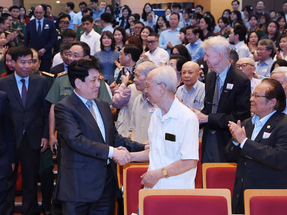 vna-potal-chu-tich-nuoc-du-hoi-thao-khoa-hoc-ve-vai-tro-cua-ngoai-giao-ky-niem-50-nam-thong-nhat-dat-nuoc-7989353.jpg
