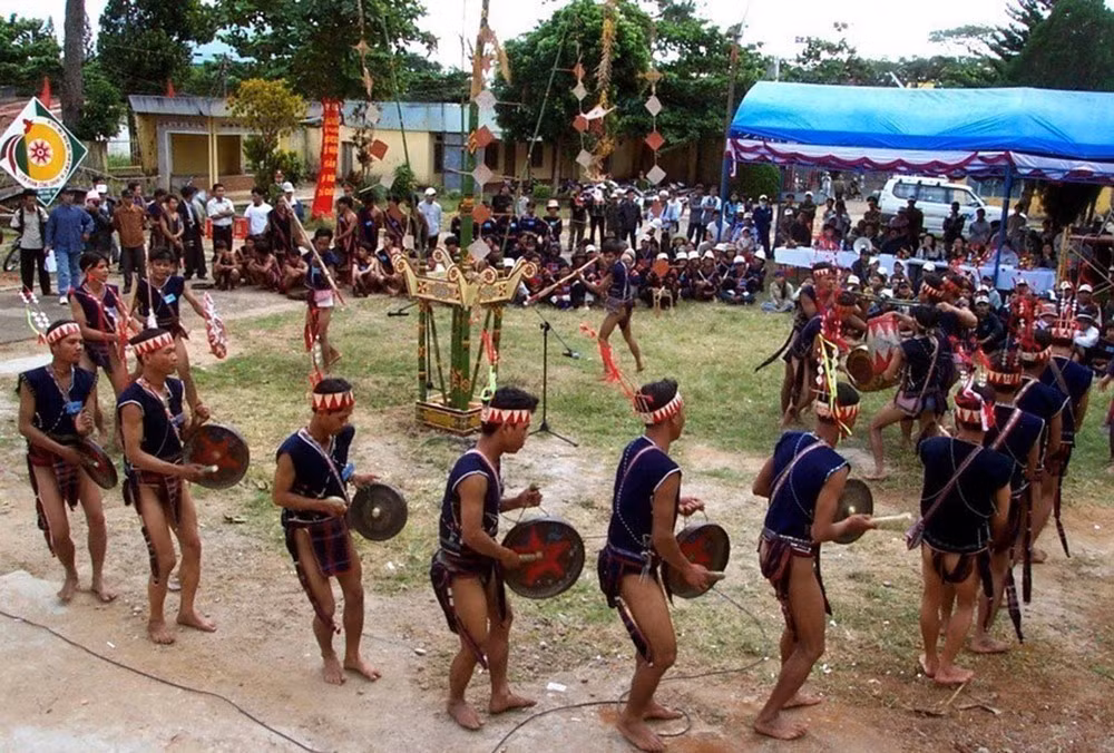 vna_potal_80_nam_de_cuong_ve_van_hoa_viet_nam_1943-2023_khai_sang_mo_duong_cho_van_hoa_viet_nam_phat_trien_6602537.jpg
