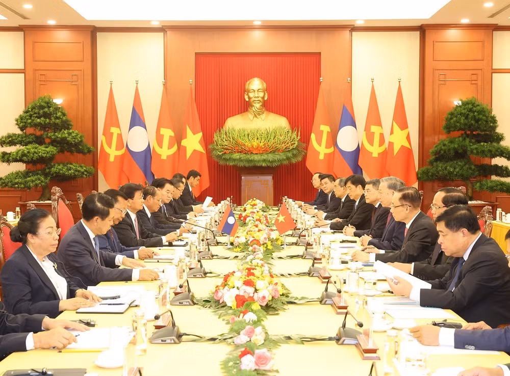 Tổng_Bí_thư,_Chủ_tịch_nước_Tô_Lâm_hội_đàm_với_Tổng_Bí_thư,_Chủ_tịch_nước_Lào_Thongloun_Sisoulith._Ảnh_TTXVN.jpg