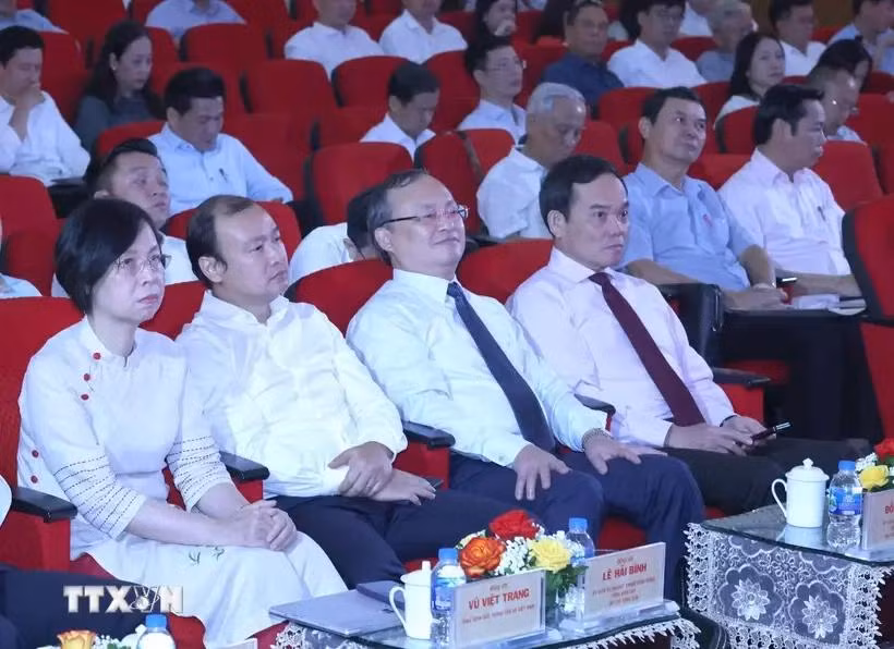 delegates_at_the_confernce.webp