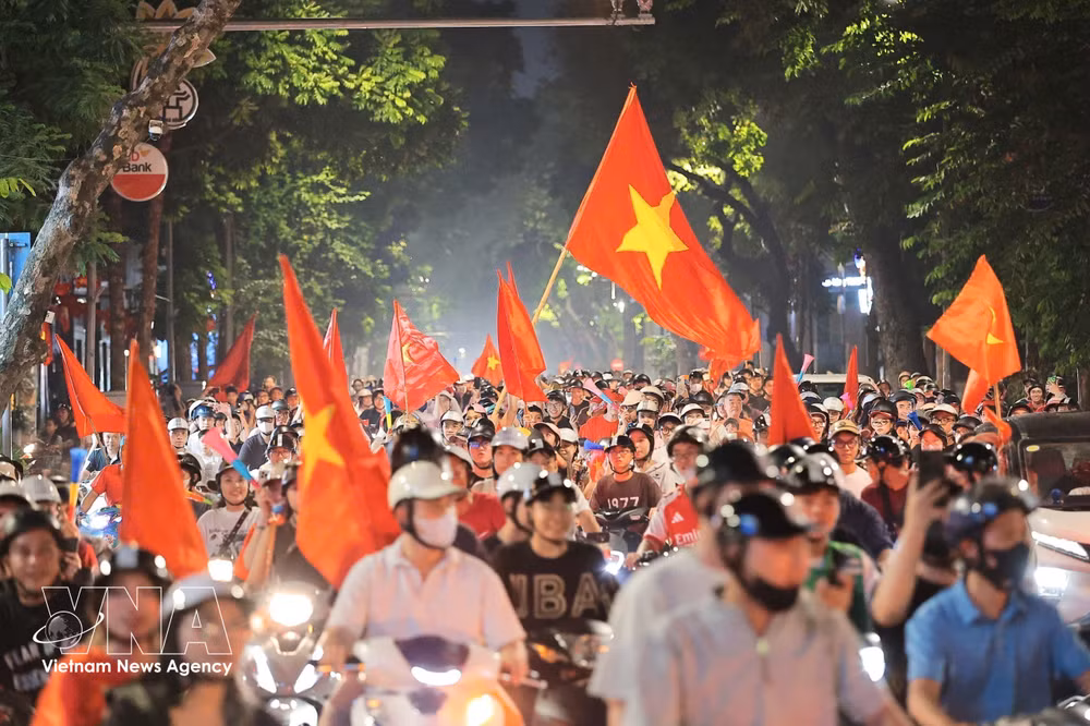 potal-ha-noi-dem-khong-ngu-ruc-co-an-mung-chuc-vo-dich-asean-cup-8984941-1-8656.jpg