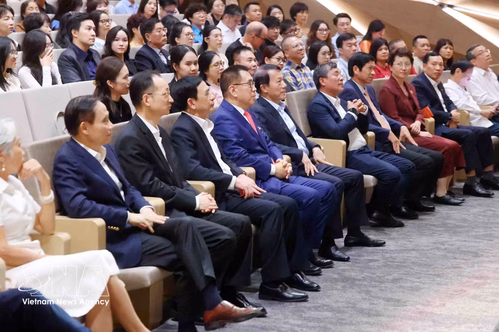 vnanet_potal-chuong-trinh-nghe-thuat-hoa-am-trung-viet-9061249-1.jpg