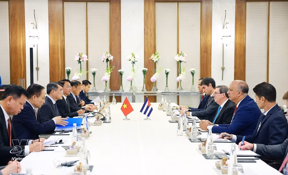 vnanet_potal-thu-tuong-le-minh-hung-tiep-bo-truong-ngoai-giao-cuba-bruno-rodriguez-parrilla-9020703-2.jpg