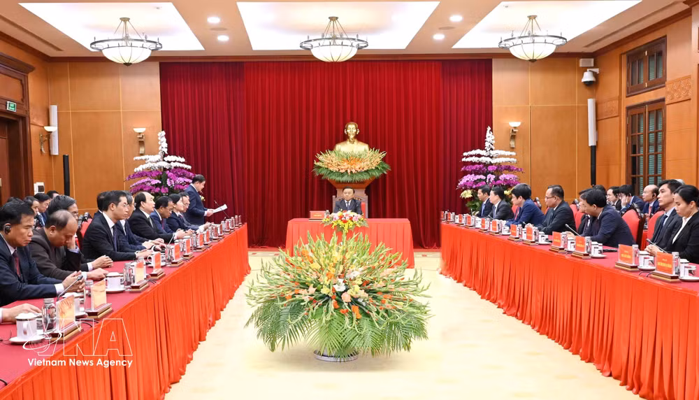 vnanet_potal-thuong-truc-ban-bi-thu-tiep-doan-can-bo-cap-cao-dang-nhan-dan-cach-mang-lao-8448728-1.jpg
