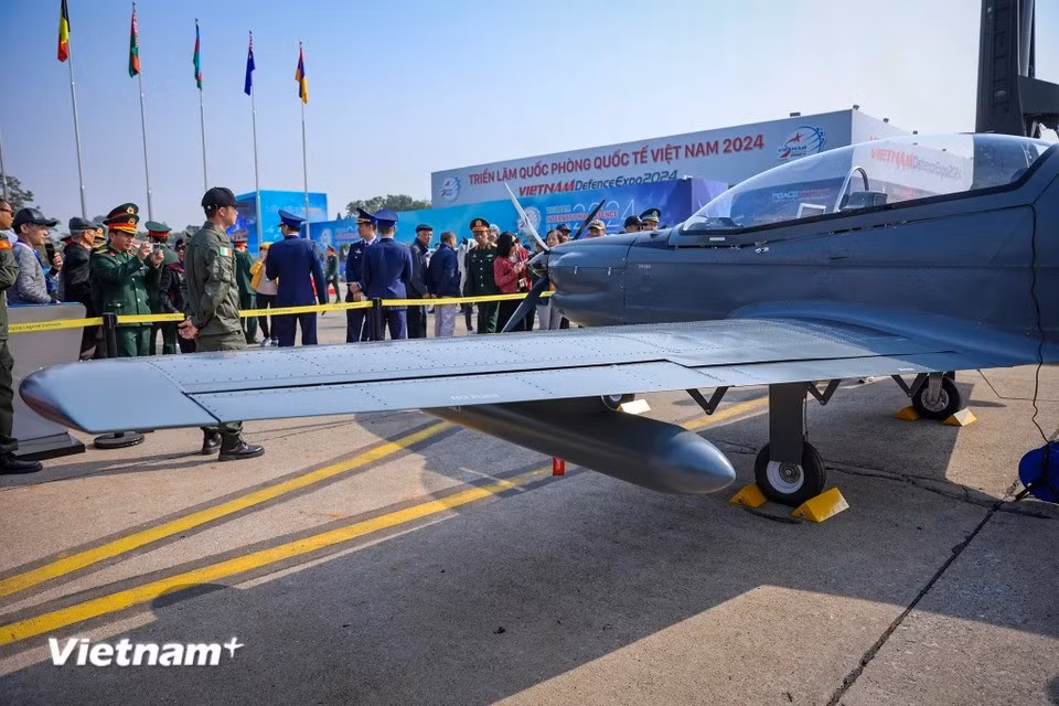 TP-150飞机完全由铝合金制造，并配备收放式起落架系统。TP-150具有在多种不同跑道表面上起降的能力。图自Vietnam+