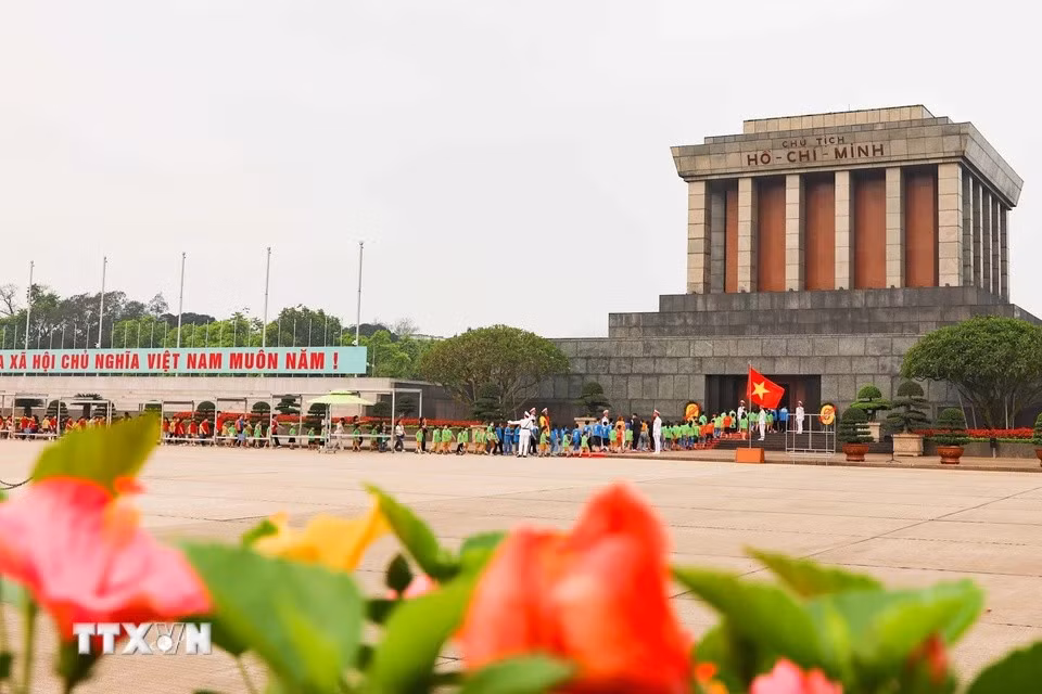 河内市拥有诸多世界遗产，如升龙皇城、文庙国子监，以及历史悠久的旅游胜地，如还剑湖、胡志明主席陵。图自越通社