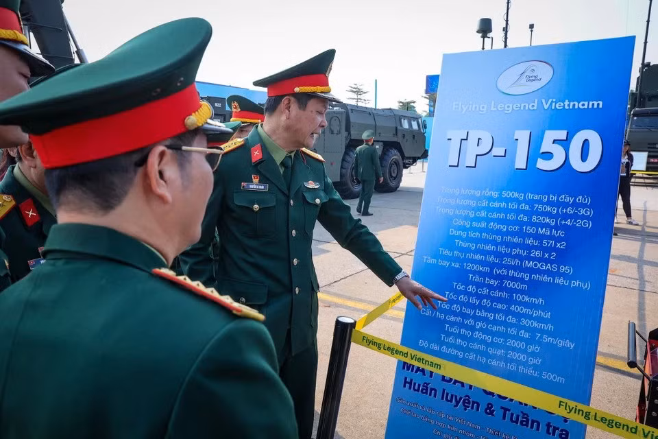 越南制造的首架教练及巡逻机吸引众多专业单位的关注。图自Vietnam+