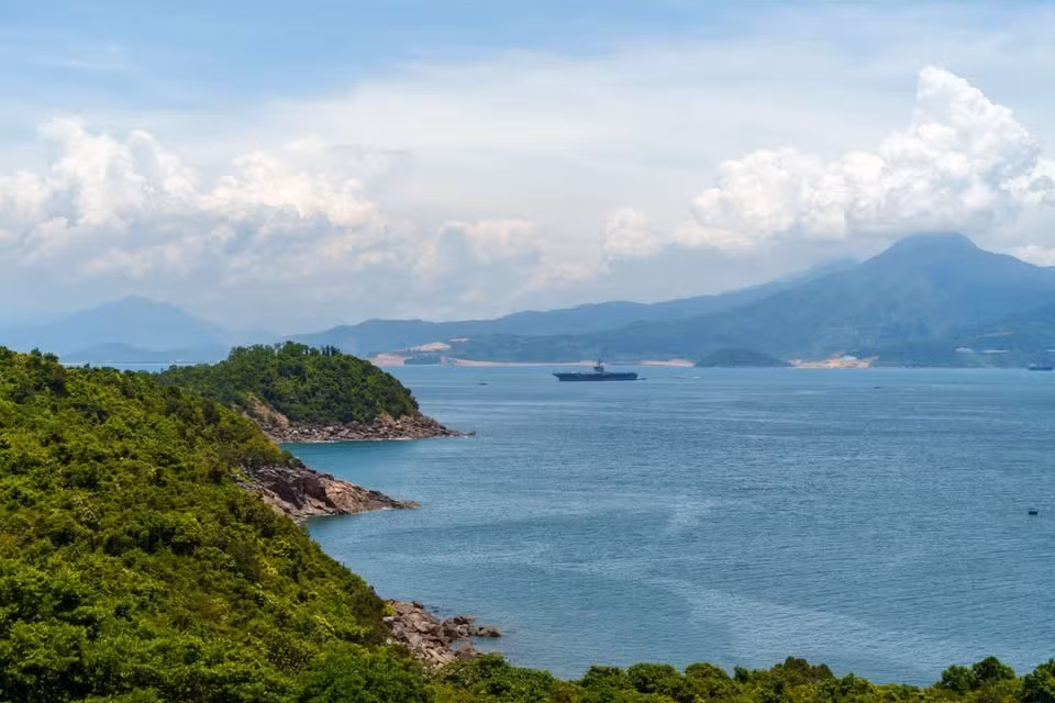 美国海军编队的访问持续5天，于8月5日结束，期间将开展多项交流活动。图自Vietnam+