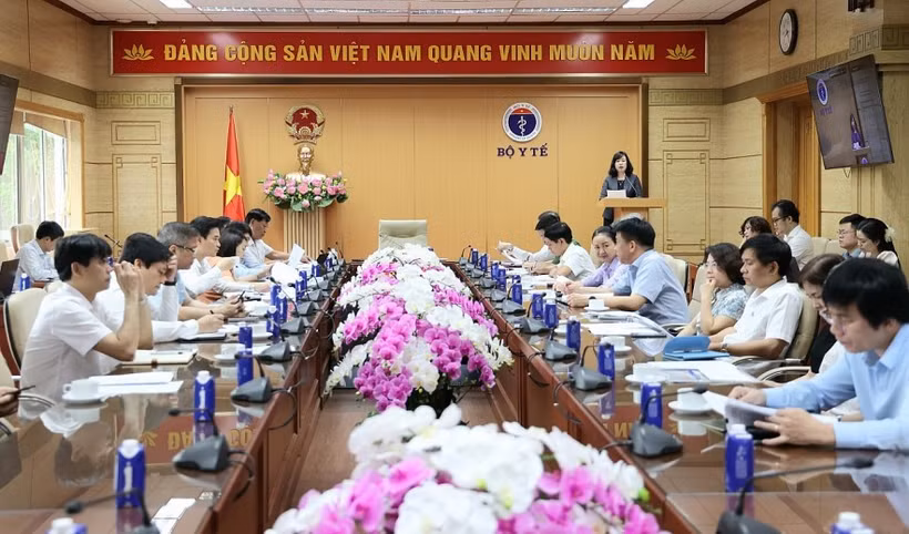5月23日，越南卫生部召开全国视频会议，评估医药领域打击走私、商业欺诈和假冒商品工作的实施进展。图自《财政时报》 