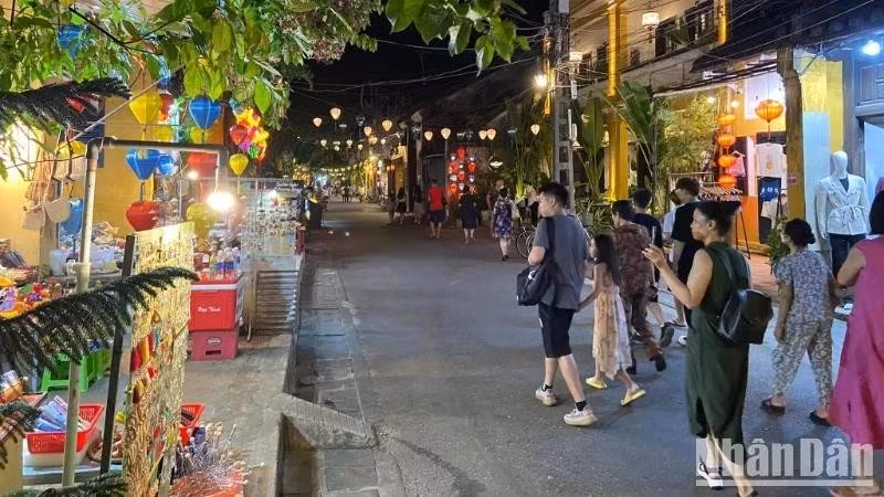 会安位列越南最热情好客城市榜首。图自《人民报》