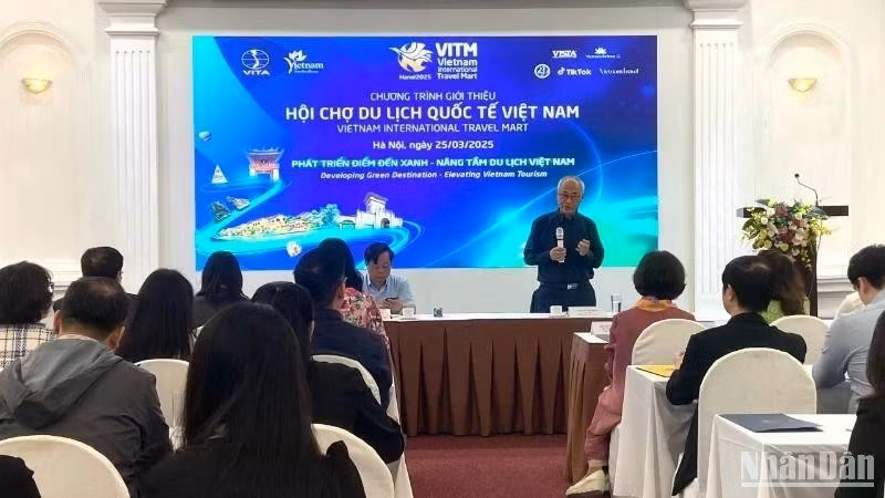 2025年越南河内国际旅游展新闻发布会。图自《人民报》