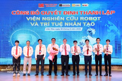 DNC机器人与人工智能研究院（DNC-IRAI）成员合影。图自越通社
