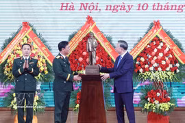 建设“精干、精简、强大”的首都武装力量，满足新形势下的要求