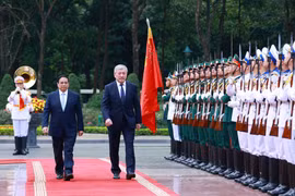 范明政总理主持仪式 欢迎吉尔吉斯斯坦总理对越南进行正式访问