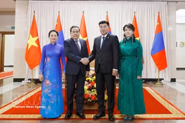 越南国会主席陈青敏与蒙古国家大呼拉尔主席举行会谈