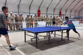 “蓝盔”架起友谊桥：越中维和部队在阿卜耶伊开展文化交流
