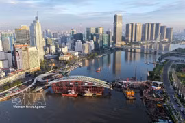 胡志明市西贡河步行桥合龙