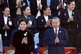 越共中央总书记苏林出席老挝国庆50周年庆典